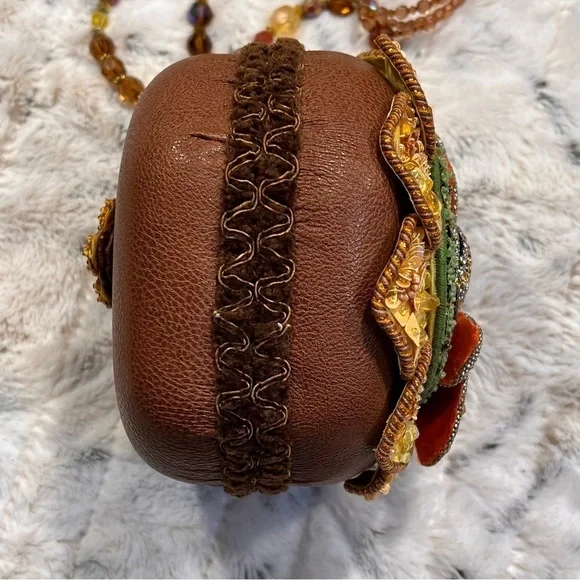 Mary Francis Bee Happy Beaded Crystal Jeweled Bumblebee Bag - Picture 6 of 16